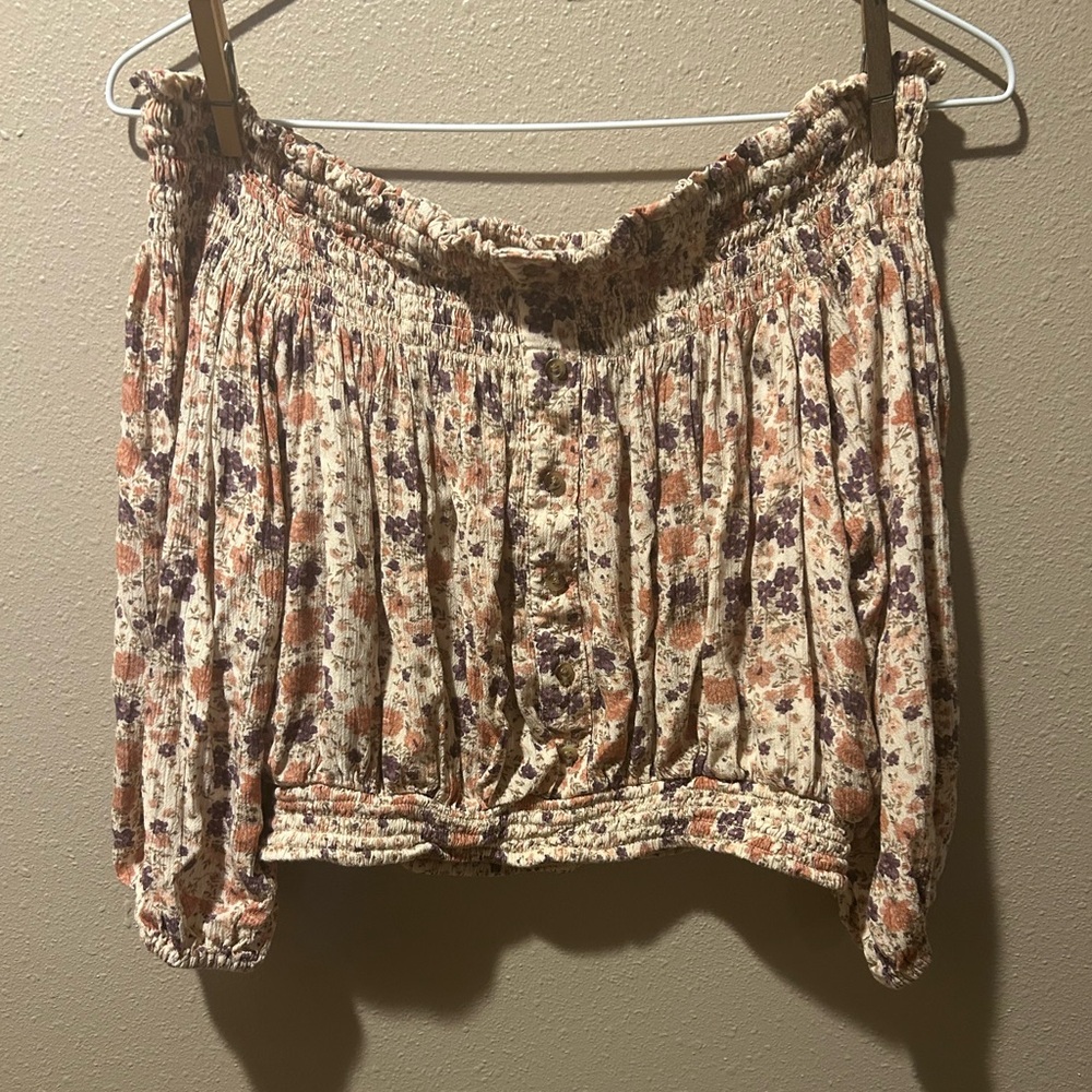 Off‎ the shoulder cropped blouse
